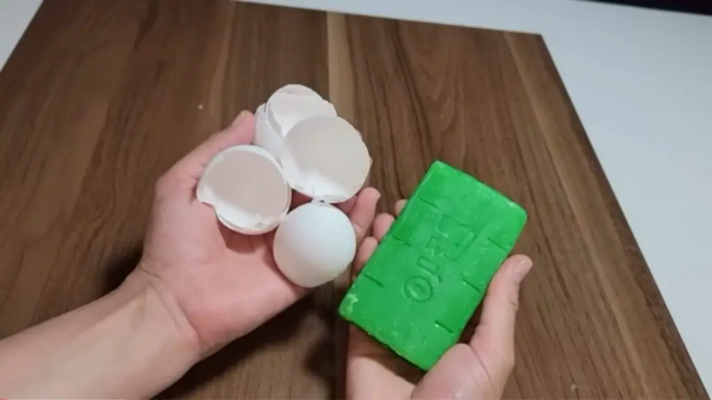 Todo lo que necesitas son 3 cáscaras de huevo y una simple pastilla de jabón para hacer algo único en casa.