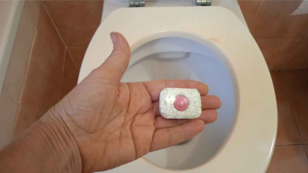 Baño limpio durante 2 semanas con este remedio natural: lo hacen siempre en el hotel