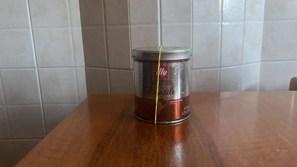Porque muchos han comenzado a poner 1 banda elástica alrededor de los recipientes de café.