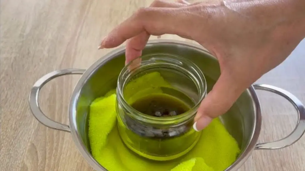 El aceite natural que elimina las arrugas sin bisturí: solo aplícalo por la mañana