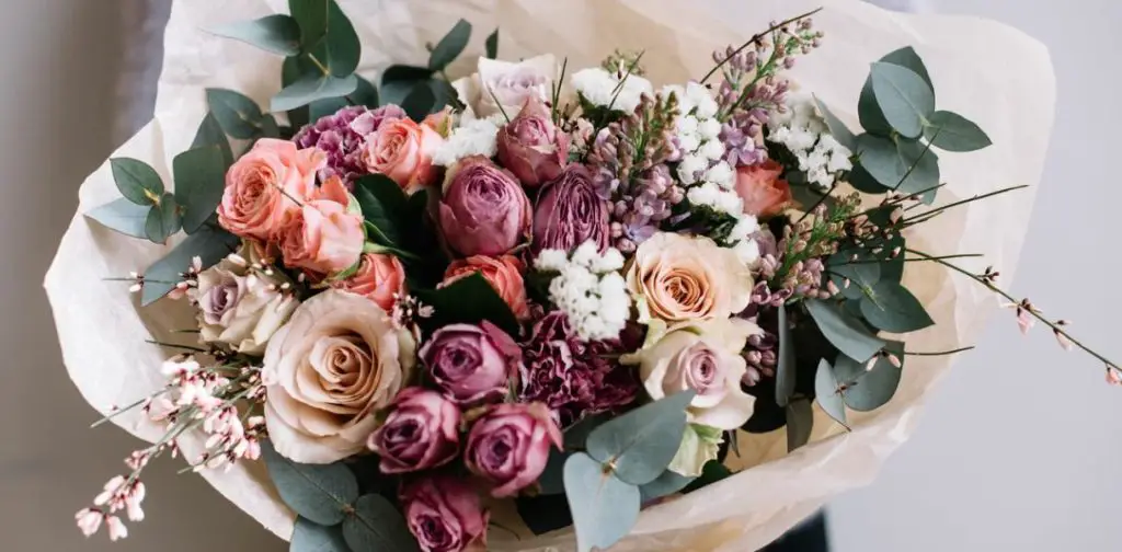5 consejos de floristas para que las flores cortadas duren más
