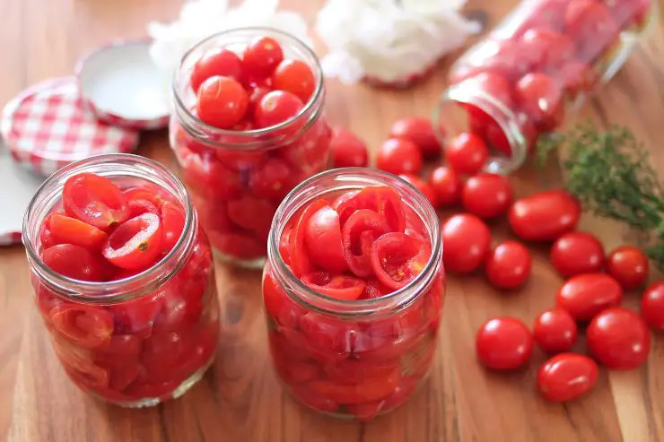 Fresh tomatoes for 2 years, no vinegar needed: the infallible method to make them last that long