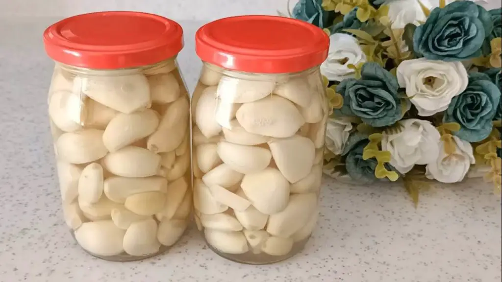 Keep your garlic fresh and flavorful for a whole year with this kitchen secret known only to seasoned cooks