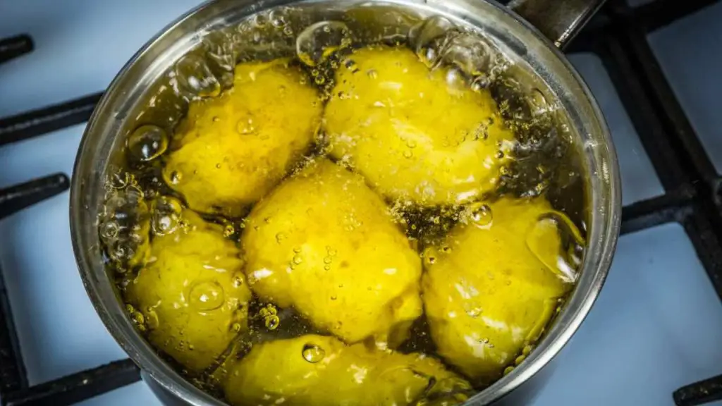 Never throw away the cooking water from potatoes: it is very precious