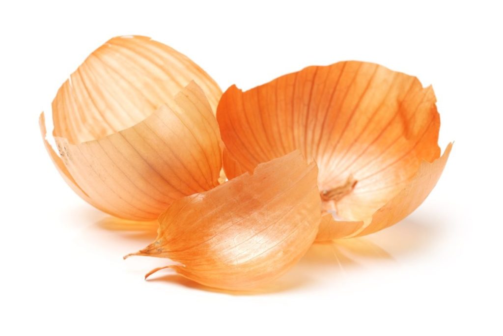 Onion peels: you can’t imagine how many things you can do with them! Never throw them away